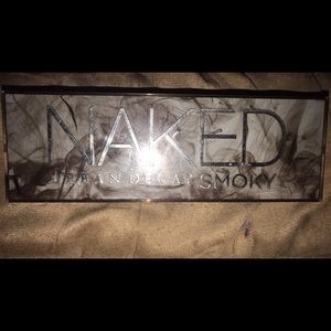 Urban decay Smokey eye shadow pallet